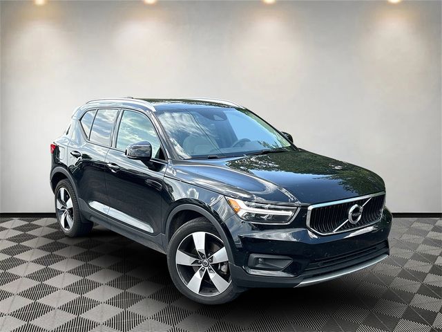 2021 Volvo XC40 Momentum