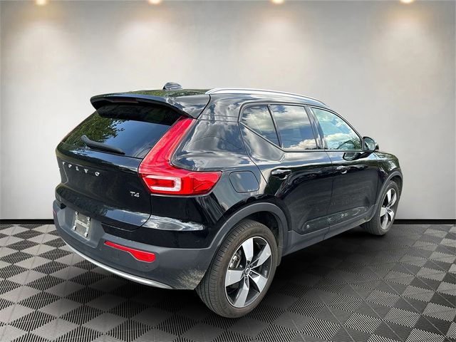 2021 Volvo XC40 Momentum