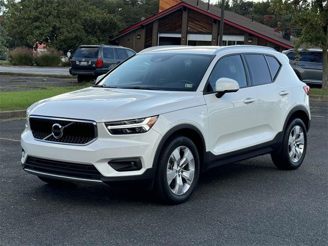 2021 Volvo XC40 Momentum