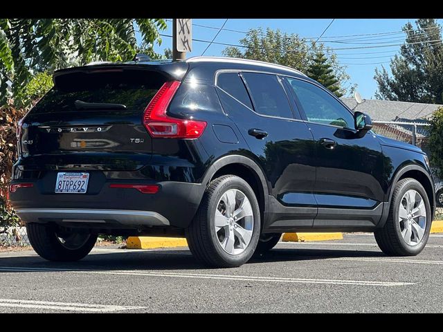 2021 Volvo XC40 Momentum