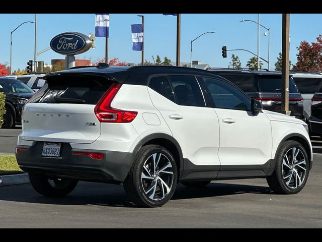 2021 Volvo XC40 R-Design