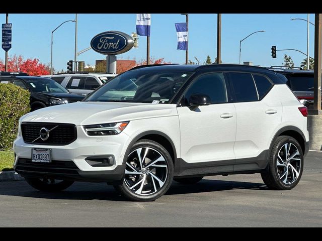 2021 Volvo XC40 R-Design