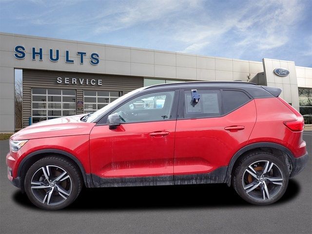 2021 Volvo XC40 R-Design