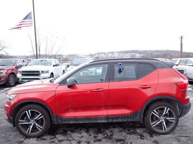 2021 Volvo XC40 R-Design