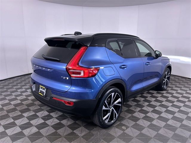 2021 Volvo XC40 R-Design