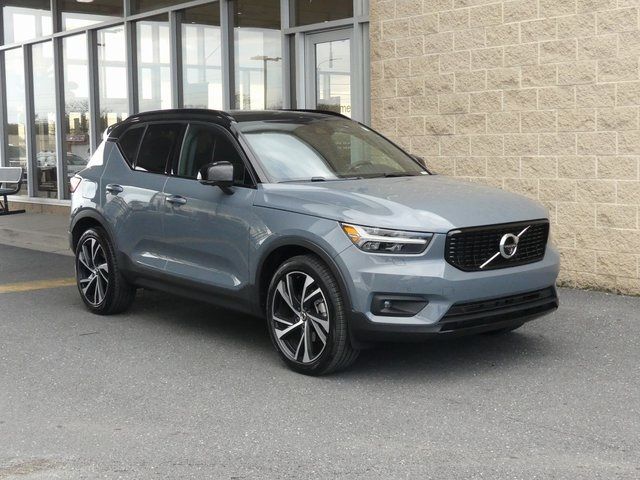 2021 Volvo XC40 R-Design