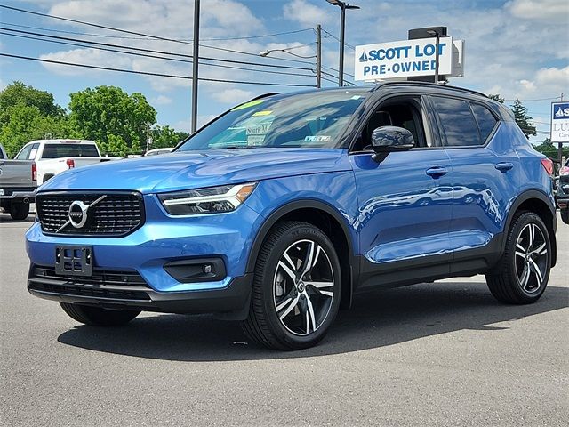 2021 Volvo XC40 R-Design