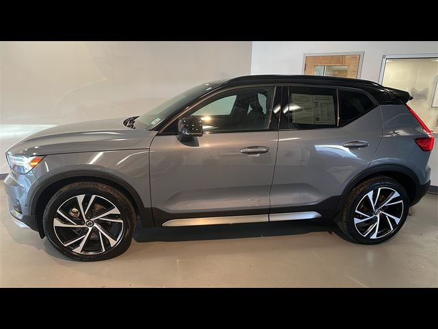 2021 Volvo XC40 R-Design