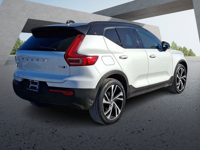 2021 Volvo XC40 R-Design