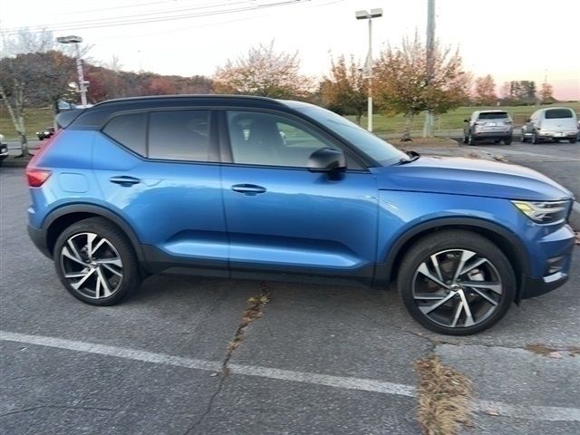 2021 Volvo XC40 R-Design