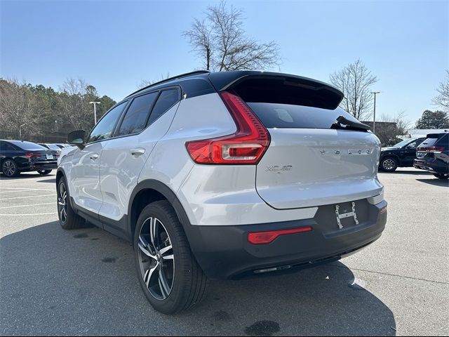 2021 Volvo XC40 R-Design