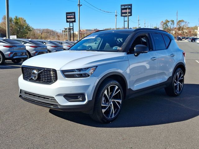 2021 Volvo XC40 R-Design