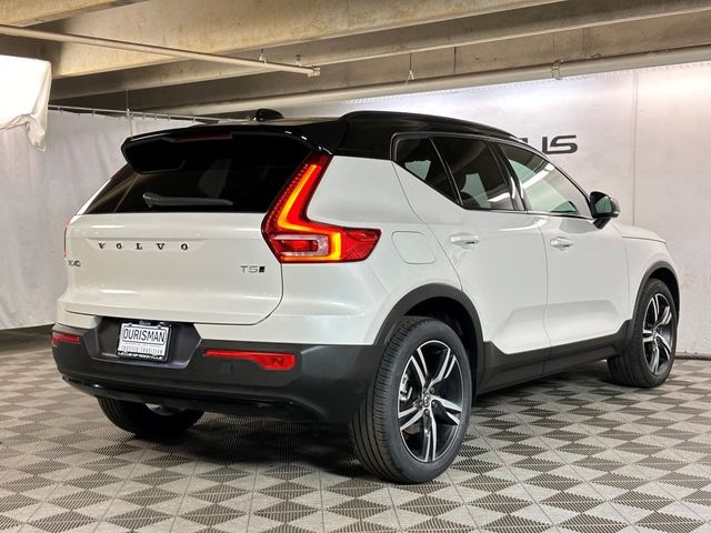 2021 Volvo XC40 R-Design