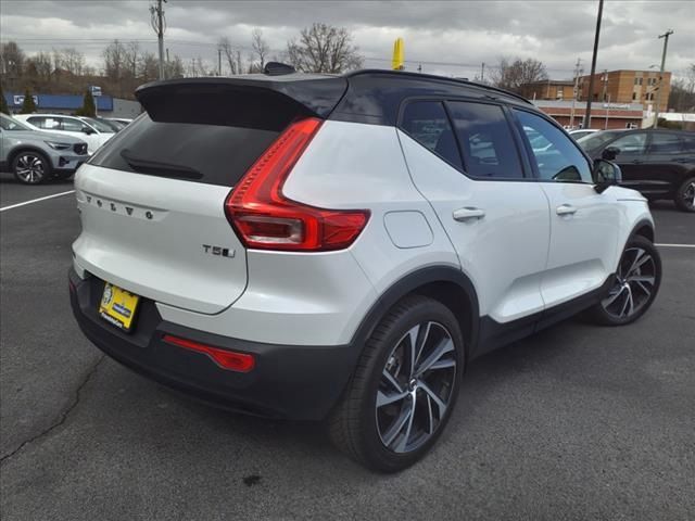 2021 Volvo XC40 R-Design