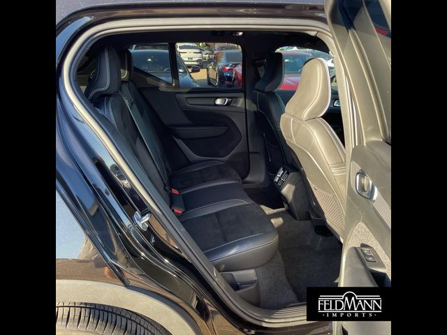 2021 Volvo XC40 R-Design