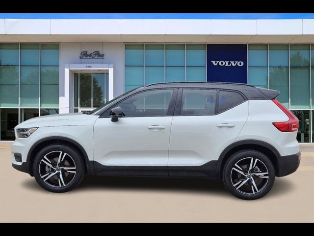 2021 Volvo XC40 R-Design