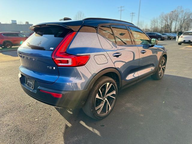 2021 Volvo XC40 R-Design