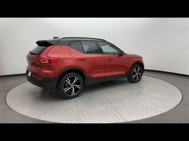 2021 Volvo XC40 R-Design