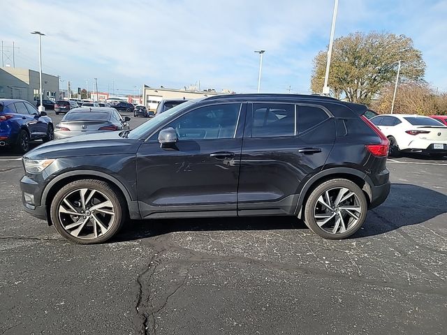 2021 Volvo XC40 R-Design