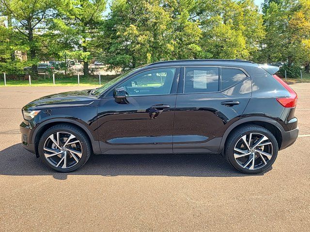 2021 Volvo XC40 R-Design