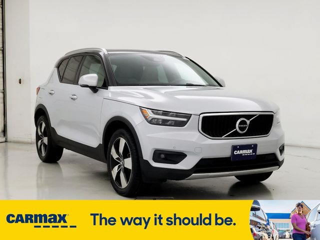 2021 Volvo XC40 Momentum