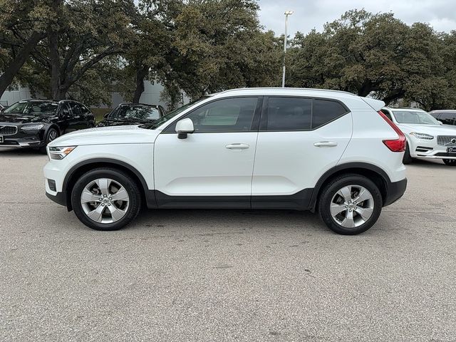 2021 Volvo XC40 Momentum