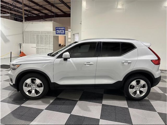 2021 Volvo XC40 Momentum
