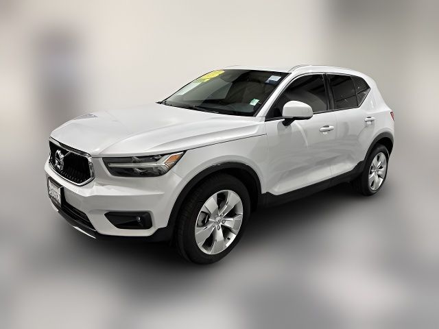 2021 Volvo XC40 Momentum