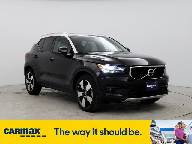 2021 Volvo XC40 Momentum