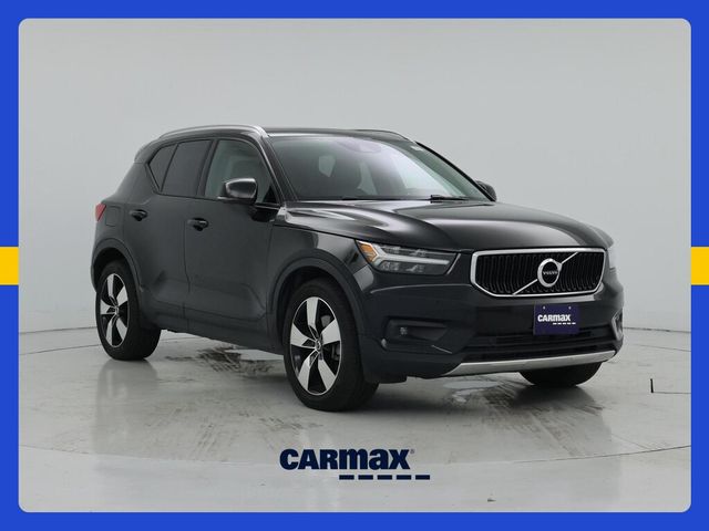 2021 Volvo XC40 Momentum