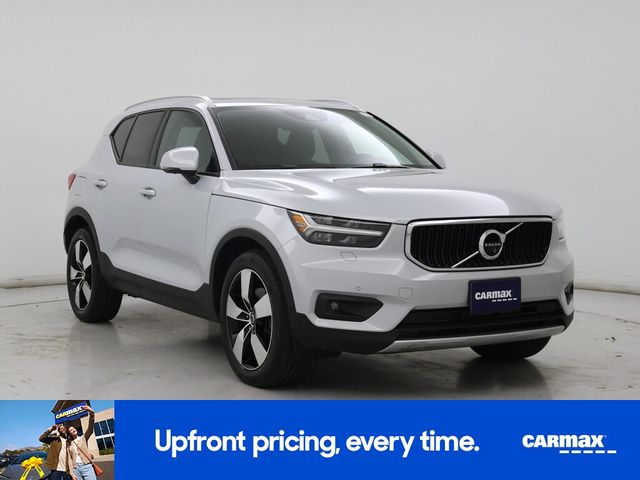 2021 Volvo XC40 Momentum
