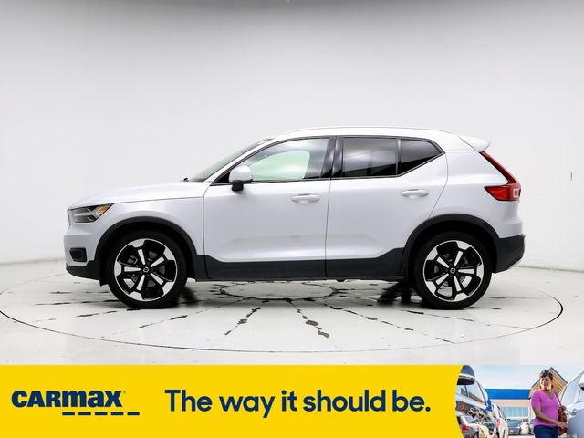 2021 Volvo XC40 Momentum