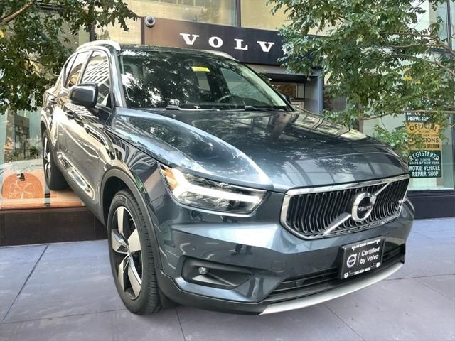 2021 Volvo XC40 Momentum