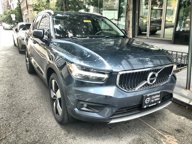 2021 Volvo XC40 Momentum