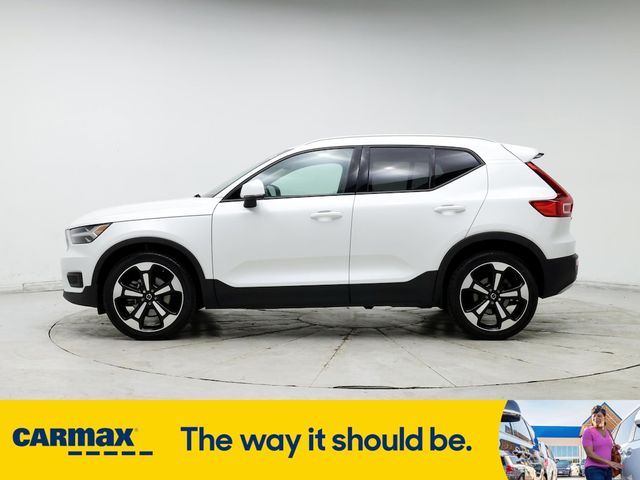 2021 Volvo XC40 Momentum