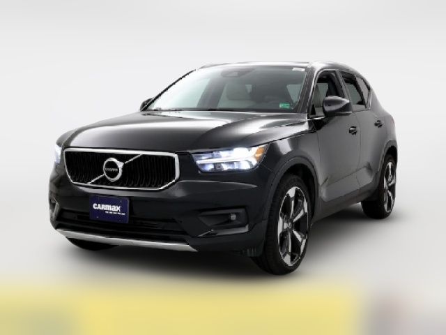 2021 Volvo XC40 Momentum