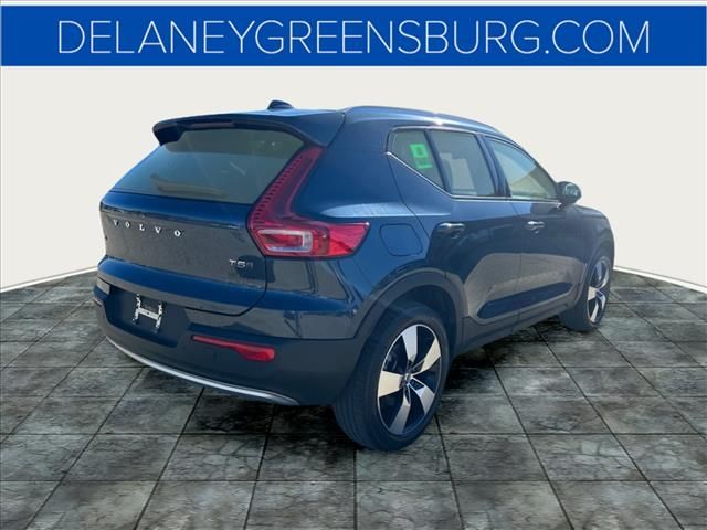 2021 Volvo XC40 Momentum