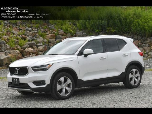 2021 Volvo XC40 Momentum