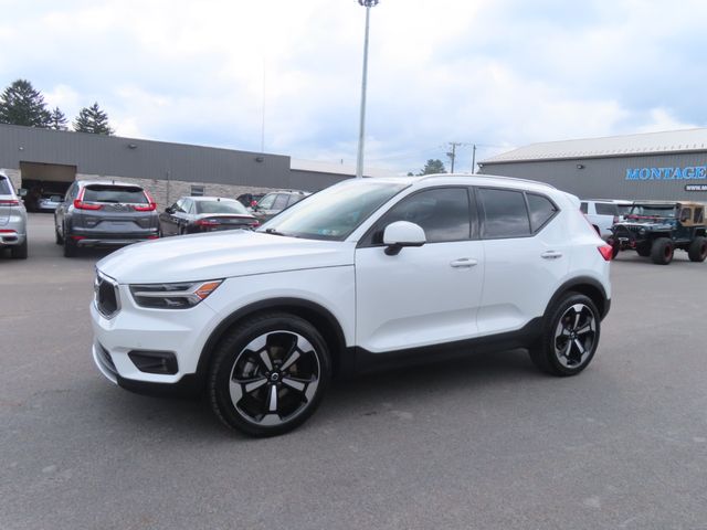 2021 Volvo XC40 Momentum