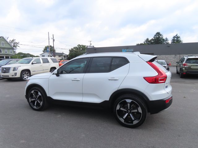 2021 Volvo XC40 Momentum