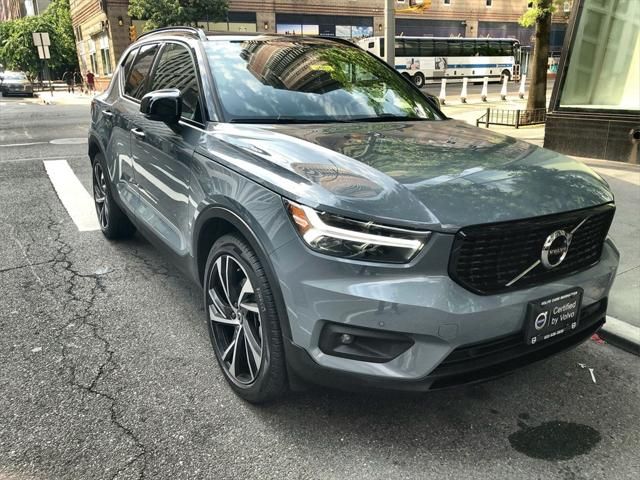 2021 Volvo XC40 R-Design