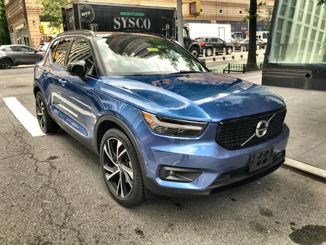 2021 Volvo XC40 R-Design