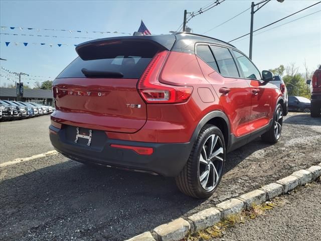 2021 Volvo XC40 R-Design