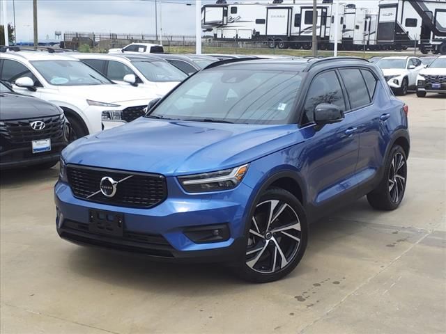 2021 Volvo XC40 R-Design