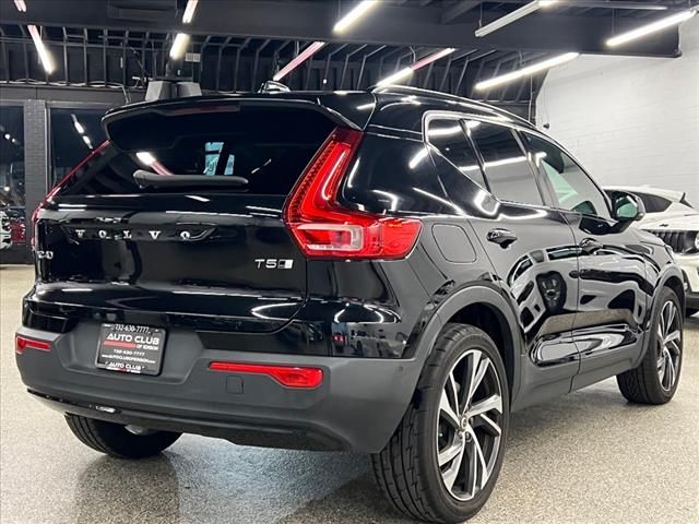 2021 Volvo XC40 R-Design