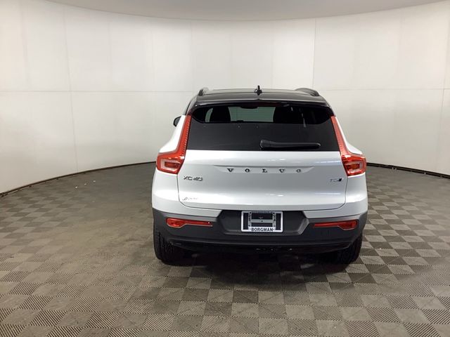 2021 Volvo XC40 R-Design