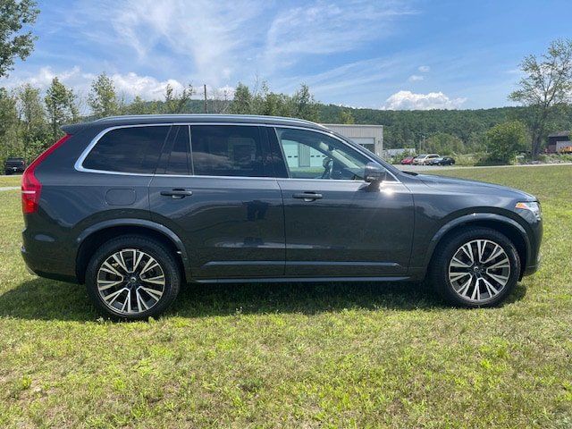 2021 Volvo XC90 Momentum