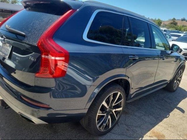 2021 Volvo XC90 Momentum