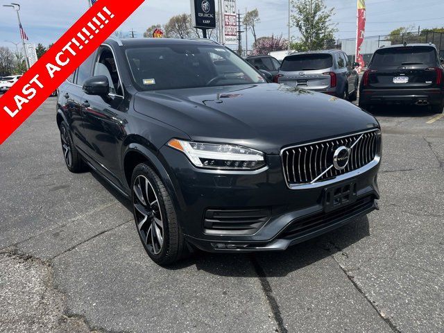 2021 Volvo XC90 Momentum