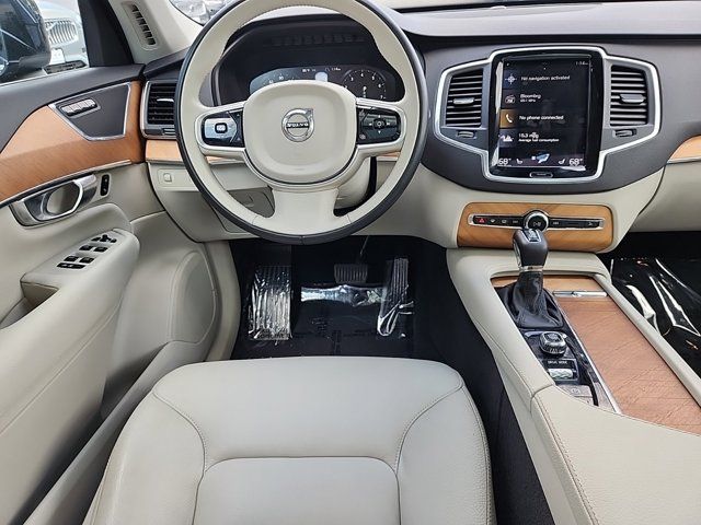 2021 Volvo XC90 Momentum